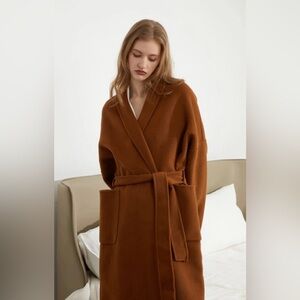 Quaint Wool Cashmere coat with belt